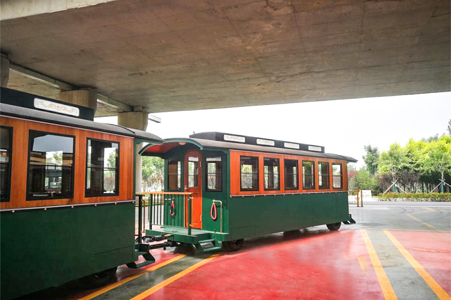 Classic large trackless simulation train