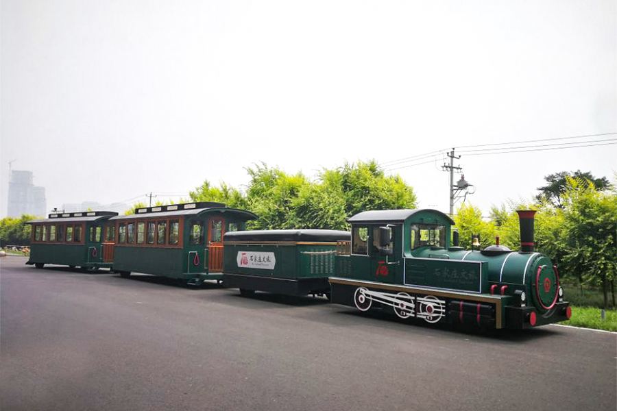 Classic large trackless simulation train