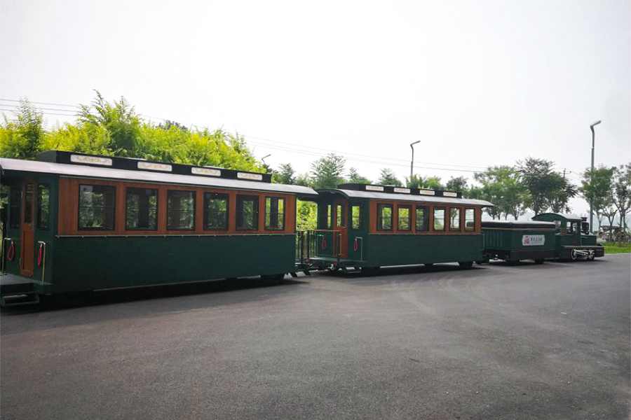 Classic large trackless simulation train