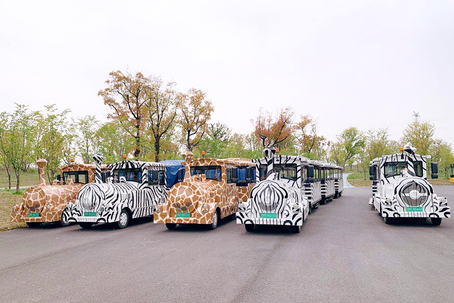 Back-to-back style semi-enclosed carriages 24 elegant large trackless sightseeing trains