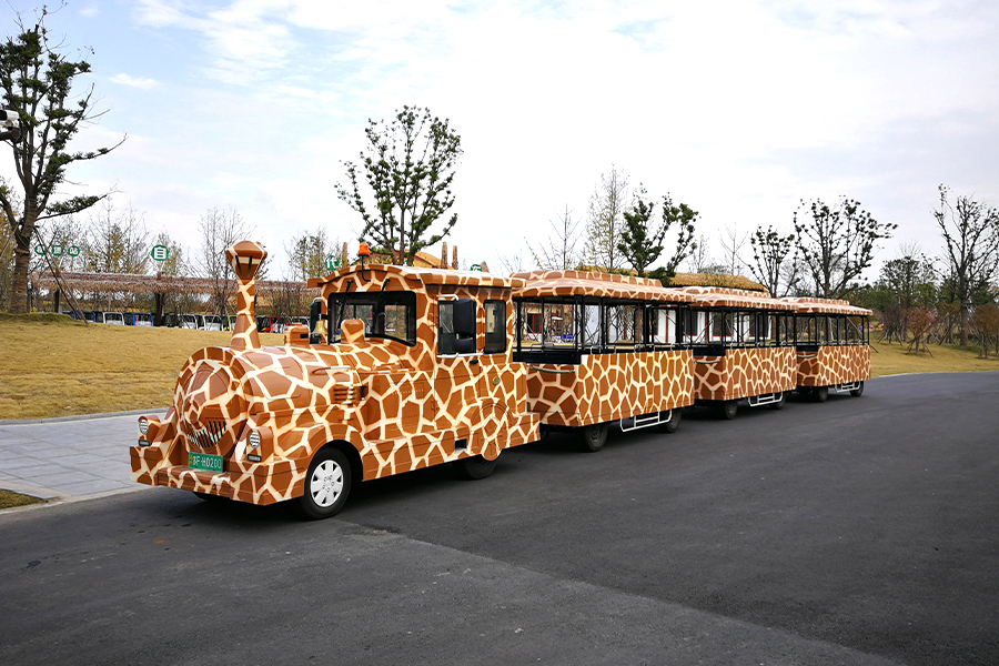Back-to-back style semi-enclosed carriages 24 elegant large trackless sightseeing trains