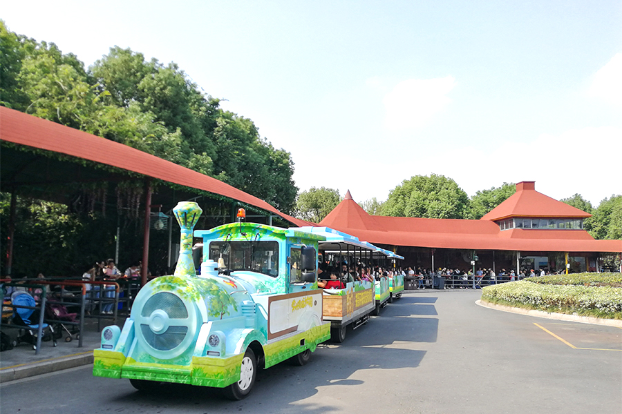 Semi-enclosed 24-seater elegant large trackless sightseeing train