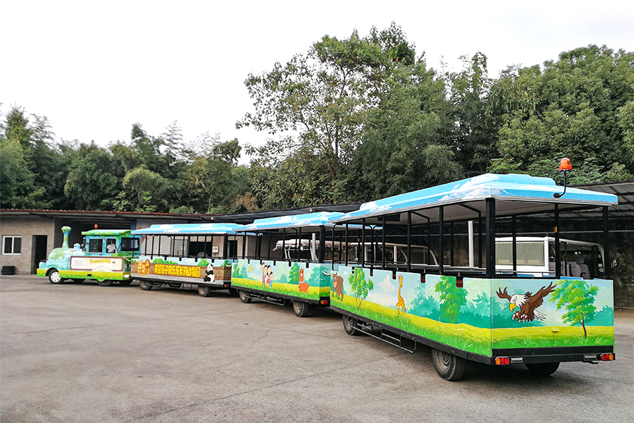 Semi-enclosed 24-seater elegant large trackless sightseeing train