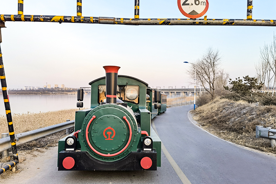 Classic large trackless simulation train