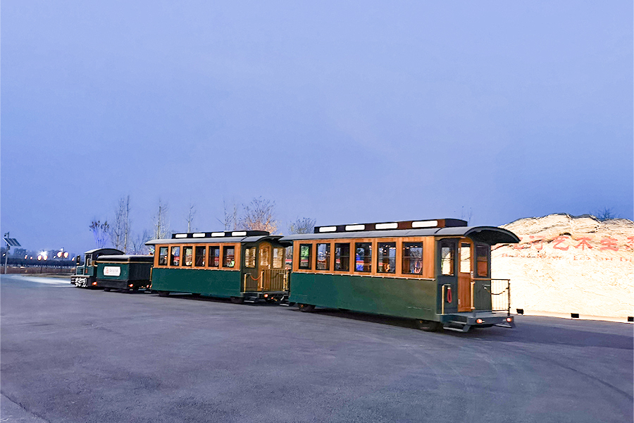 Classic large trackless simulation train