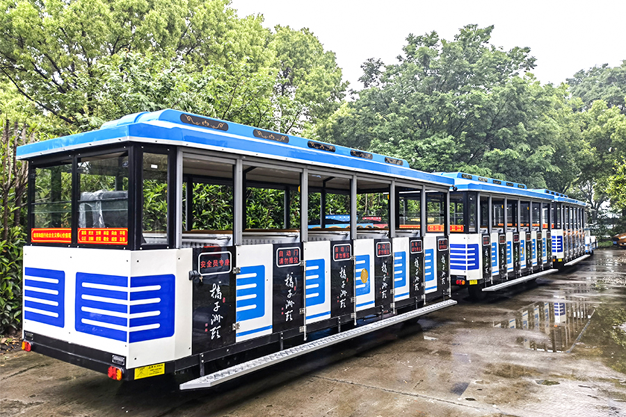 Semi-enclosed 24-seater elegant large trackless sightseeing train