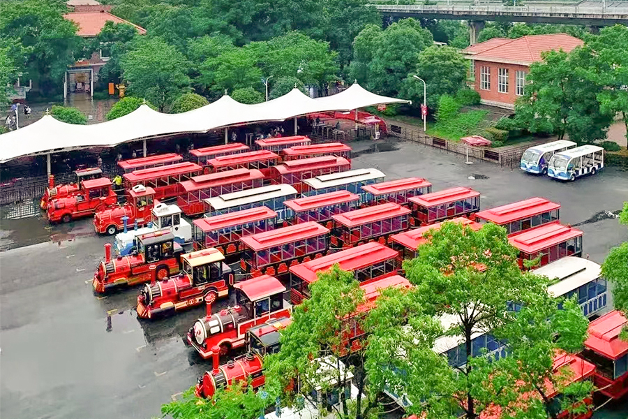 Semi-enclosed 24-seater elegant large trackless sightseeing train