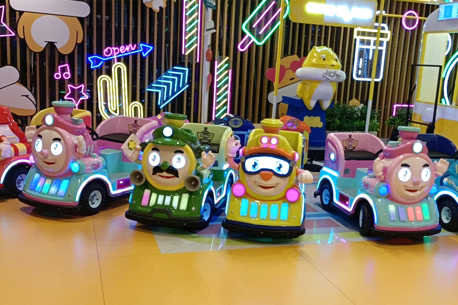 Shopping Mall Train, Car Rides, Kids Driving School Bus