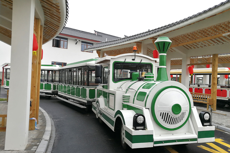 28 elegant large-scale trackless sightseeing trains in closed carriages