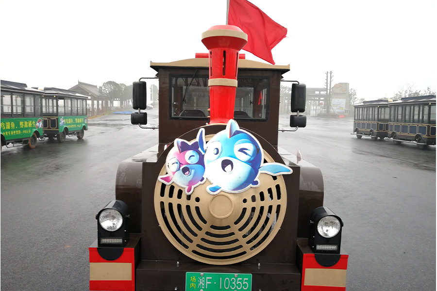 28 elegant large-scale trackless sightseeing trains in closed carriages