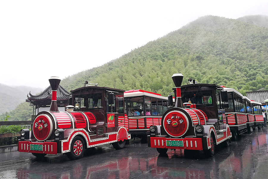 20-seater closed carriage classic large trackless sightseeing train