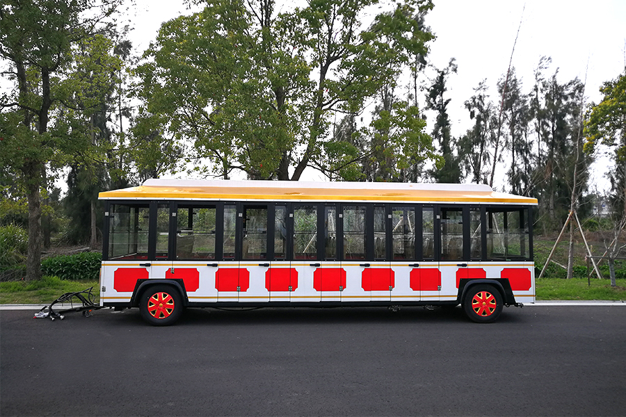 Stepless entry version large trackless sightseeing train