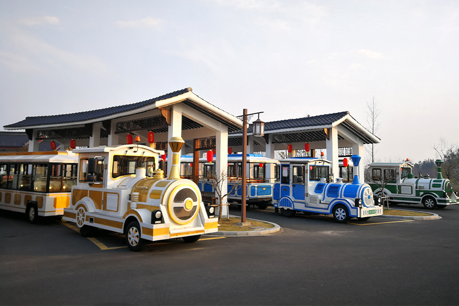 Stepless entry version large trackless sightseeing train