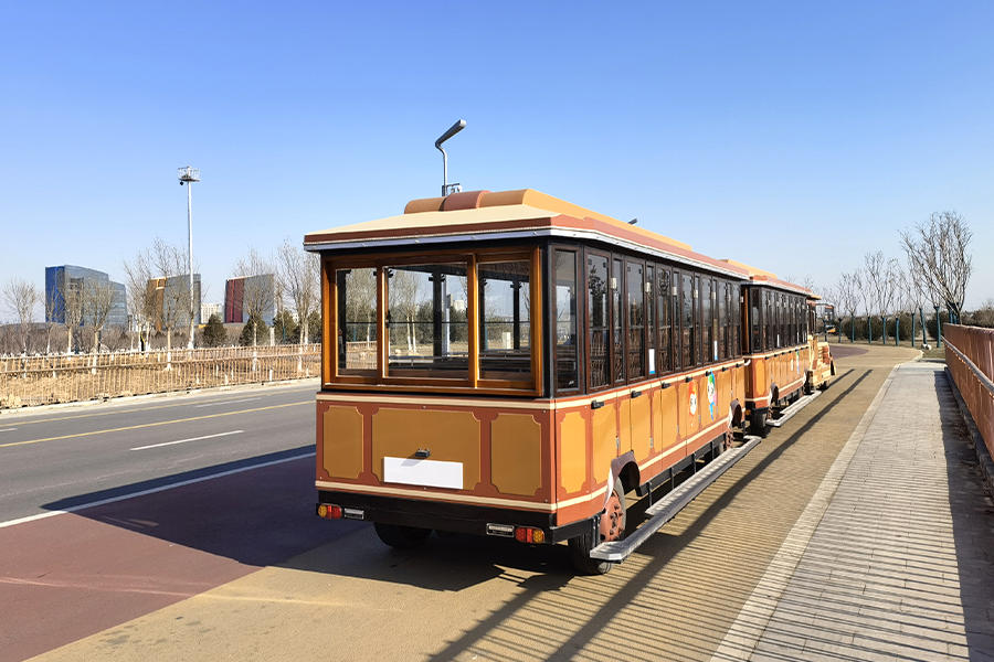 28 elegant large-scale trackless sightseeing trains in closed carriages