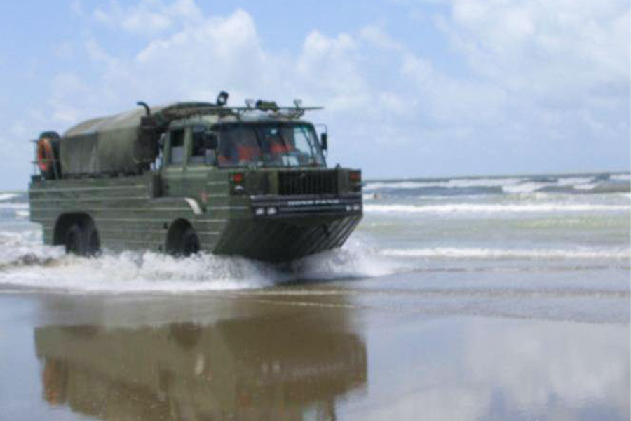 Rescue and rescue version of amphibious vehicle